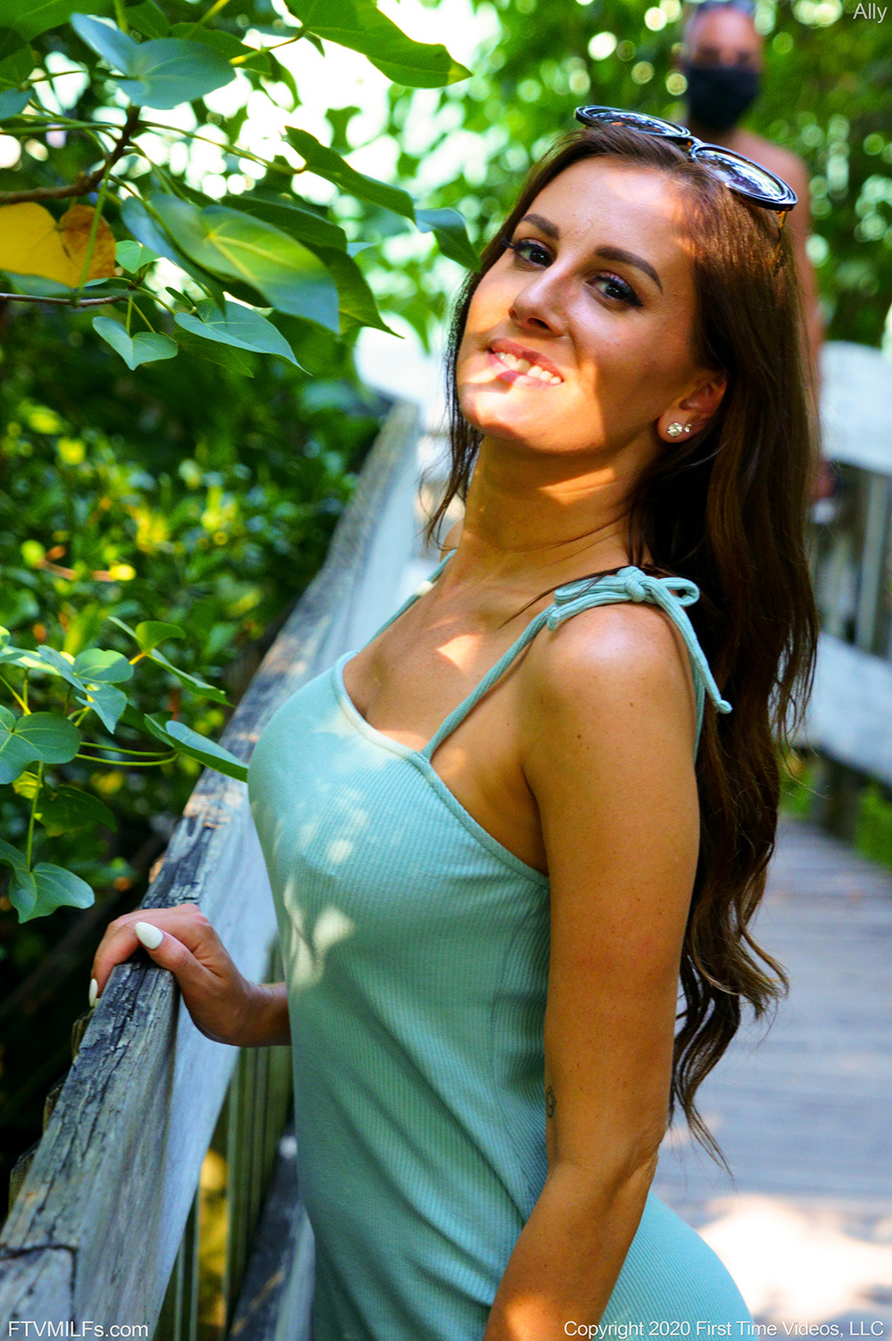 MILF In The Sunshine 04