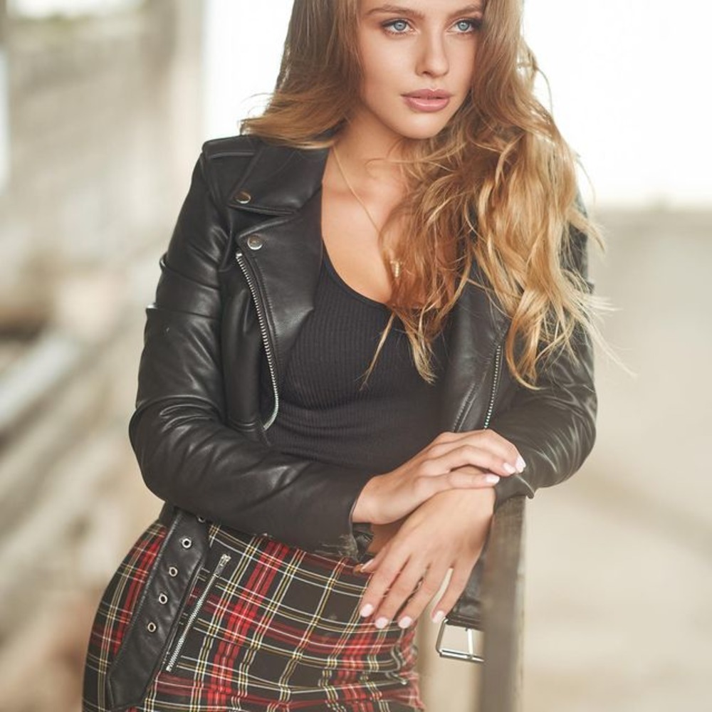 Alexa Breit Xmas Session 03