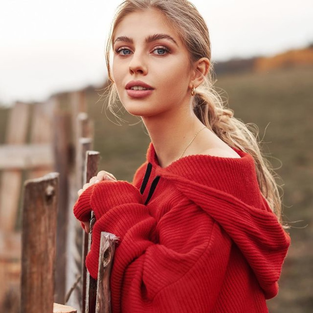 Alexa Breit Xmas Session 10