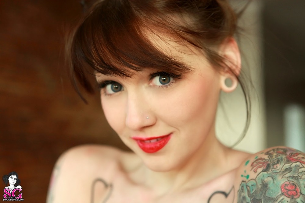 Busty Suicide Girl 08