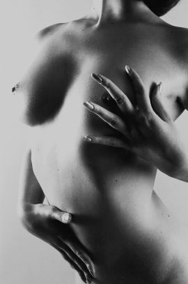 Traditional glamour babe