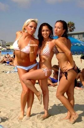 Amateur bikini babes