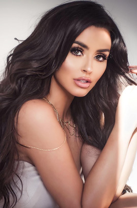 Glamour Abigail Ratchford In Erotic Pics